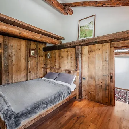 Apartment Charming In Chalet In Le Gleise - What'app - 0039-3512-039-610 - For